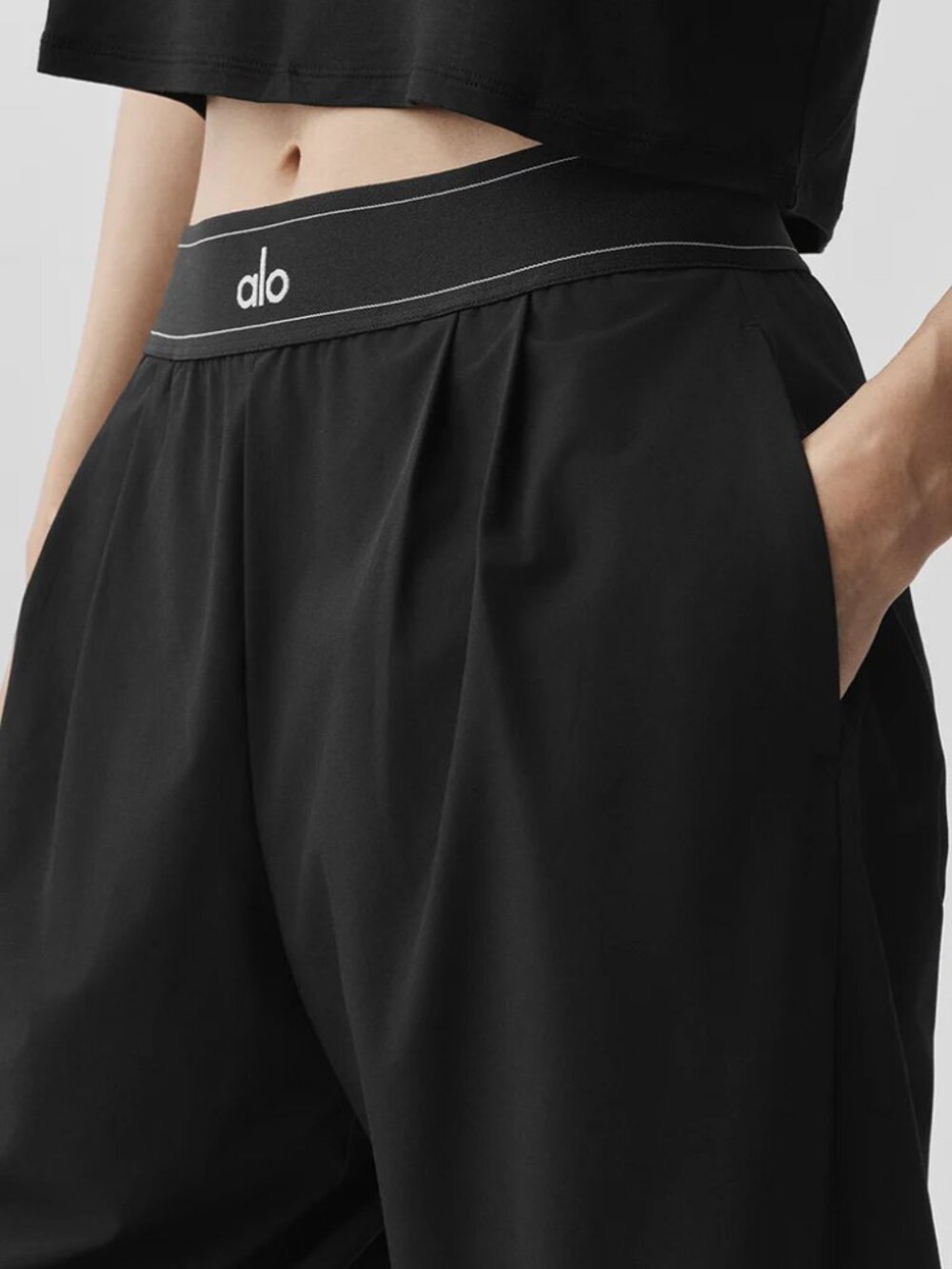 NWT ALO Yoga Black Suit Up Pants 👖😍 Office/Travel/Everyday - Picture 8 of 9